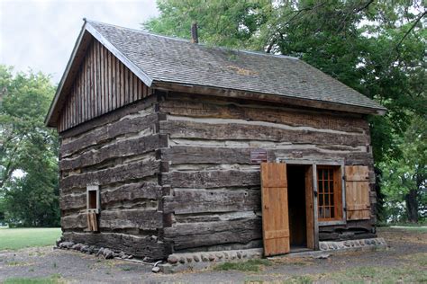 File:Luce Cabin sm.jpg - Wikimedia Commons