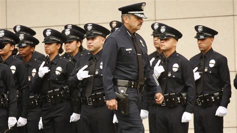 Charlie Beck's years as LAPD chief were marked by challenges and reforms - Los Angeles Times