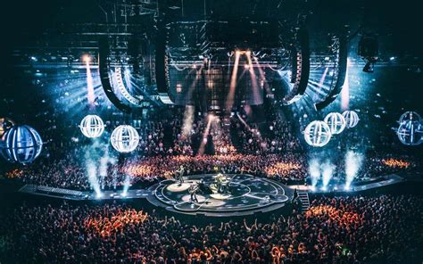 State-of-the-art approach: Review of "Muse: Drones World Tour" concert ...