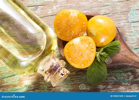 Fresh uchuva fruits stock image. Image of natural, belonging - 99837439