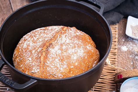 Schnelles Brot backen - das Rezept mit NUR 4 Zutaten | tastybits.de