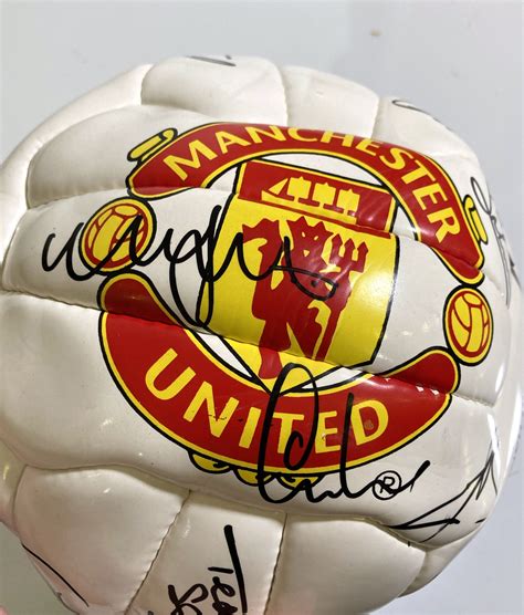 Lot 197 - MANCHESTER UNITED - A SIGNED FOOTBALL.