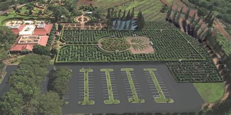 Dole Plantation Pineapple Garden Maze in Wahiawa HI - Honolulu Haunted ...