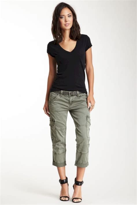 Like the cargo pants! in 2020 | Summer pants outfits, Capri outfits ...