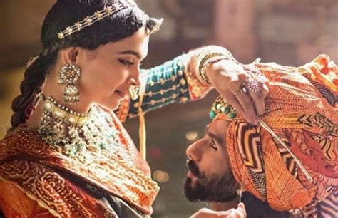 Padmaavat Movie Review: ‘पद्मावत’ को 1.5 से 4.5 तक स्‍टार, जानिए ...