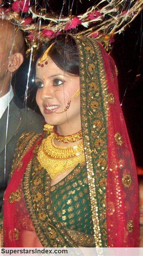 M.S. Dhoni's wife.. wearing traditional kumaoni jewellery | Ms dhoni wife, Cricket dress, Indian ...