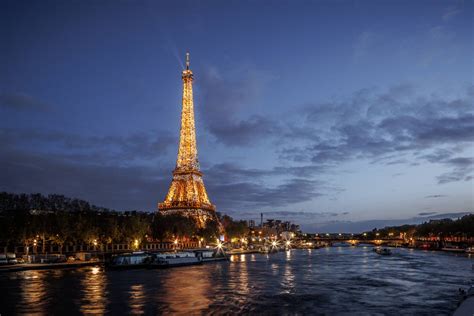 The OFFICIAL Eiffel Tower website: tickets, news, info...