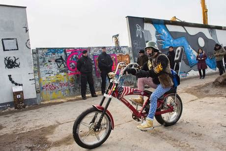 » Work Crews Remove Several Mural Clad Sections of the Berlin Wall - AO ...