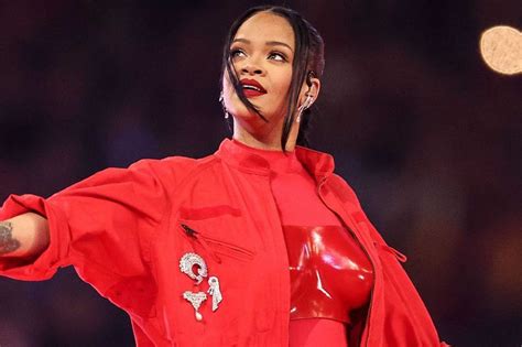 All the details of Rihanna's Super Bowl performance outfit - RUSSH