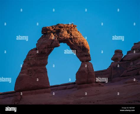 Delicate Arch at sunrise from Upper Delicate Arch Viewpoint, Arches ...