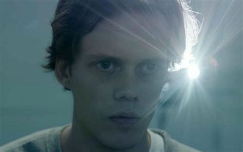 Bill Skarsgård Is Creeping Us Out in the New CASTLE ROCK Trailer - Nerdist