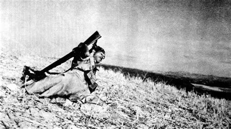 Historia de esta Imagen: 1936 - "The Falling Soldier (Muerte de un ...