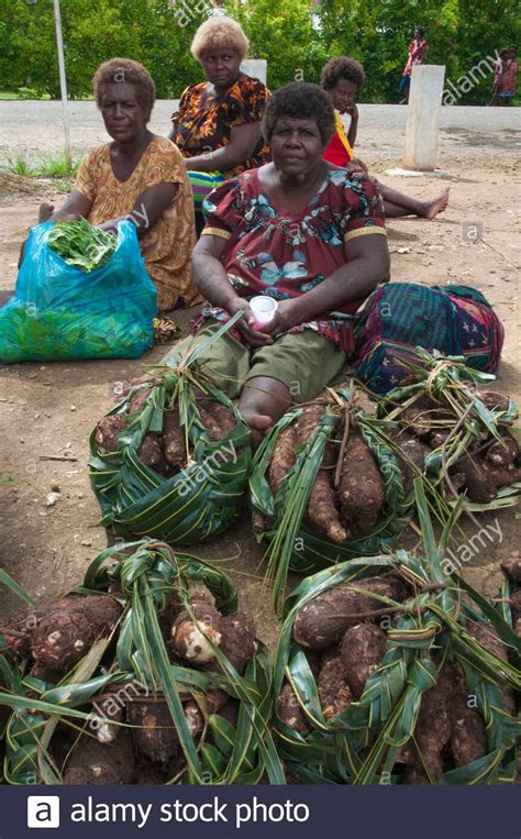 Vendors in the Kavieng produce market, New Ireland, Papua New Guinea ...