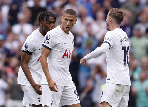 Spurs 'family' behind Richarlison, says skipper Son | Reuters