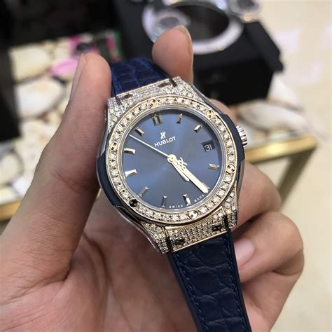 VIDEO: Đồng hồ Hublot classic fusion titanium blue dial custom diamonds 33mm