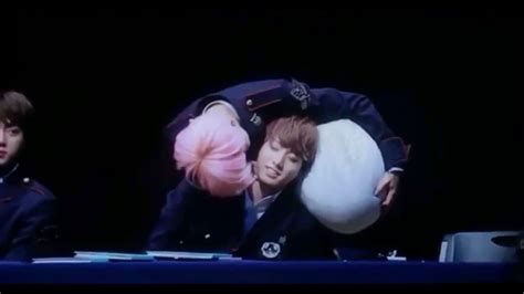 [FANCAM][JiKook] JIMIN KISS JUNGKOOKIE? - YouTube