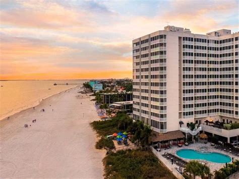 These 11 Fort Myers Hotels Make For the Perfect Beach Getaway | Fort myers beach hotels, Florida ...