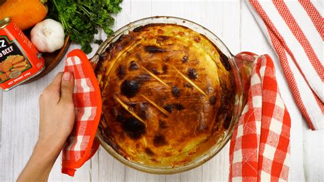 How to Make a Traditional Corned Beef Pie (with Pictures)