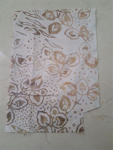 Batik fabric white is dominated by white color - Batik Dlidir