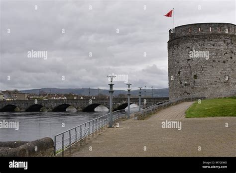 Limerick Ireland Shannon River Stock Photo - Alamy