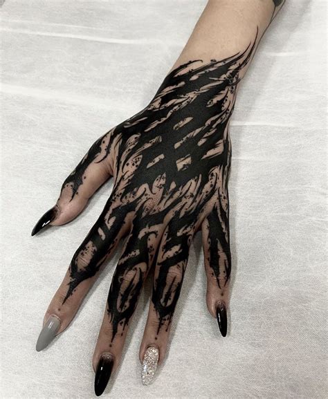 Dark tattoo by © Ink_ddd | Tatuajes en la mano, Tatuaje de blackwork ...