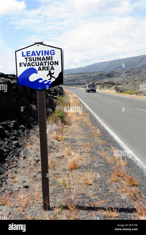 Tsunami Warning Sign Hawaii Volcanoes National Park Pacific Ocean Lava Kilauea Stock Photo - Alamy