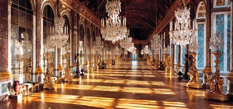 Hall of Mirrors facts. Mirrors and ceiling. Versailles facts