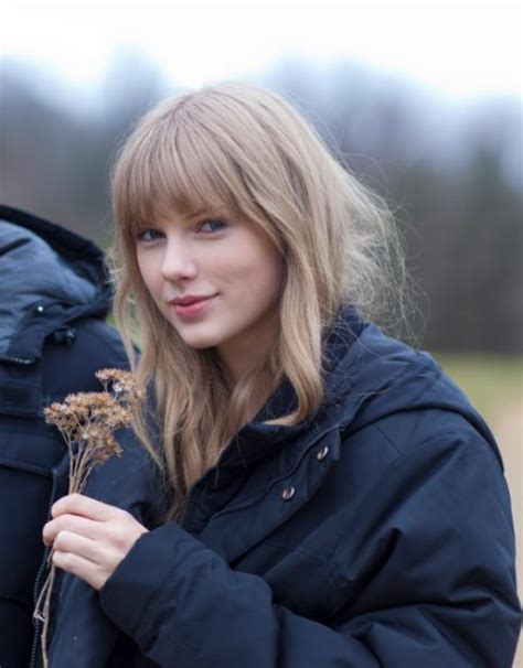 Taylor Swift looking natural. Just amazing. : r/TaylorSwift