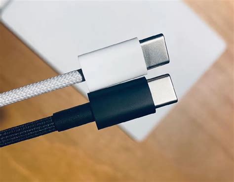 Live Images of Braided USB-C to Lightning Cable for iPhone 12 Series Spotted - Black Cable Also ...