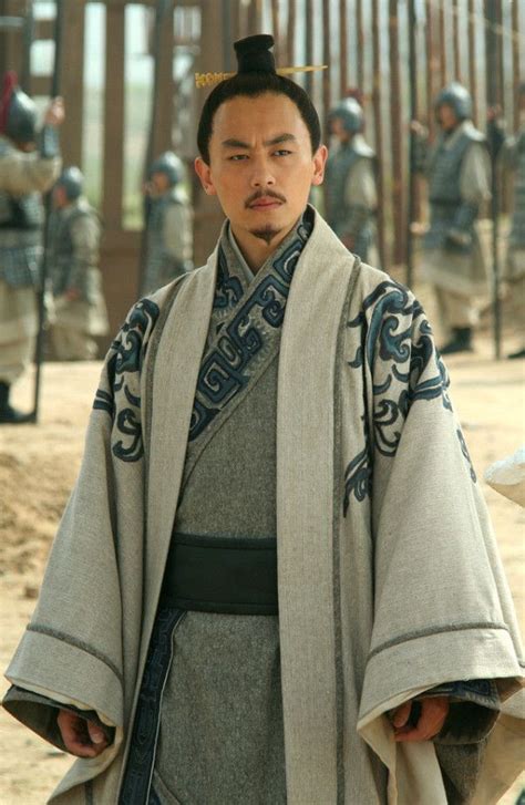 Elegant Han Dynasty Attire for Noble Men