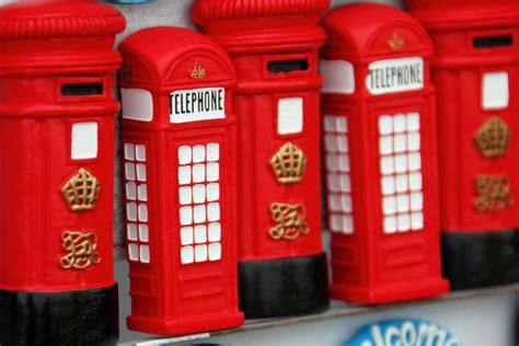 45 of The Best Souvenirs from London : What to Buy in London