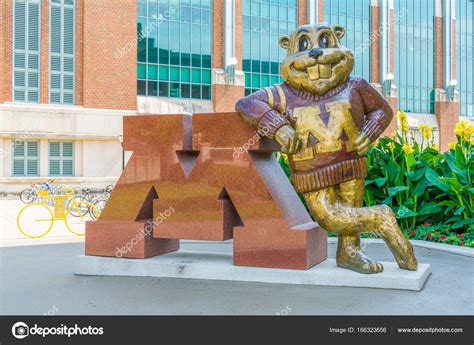 Images: goldy gopher | Goldy Gopher Mascot at the University of ...