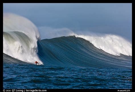 Picture/Photo: Surfing big wave at the Mavericks. Half Moon Bay, California, USA