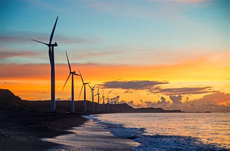 Sunset at the Windmills and wind-farm in Bangui Bay, Ilocos Norte, Philippines | Gunther Deichmann