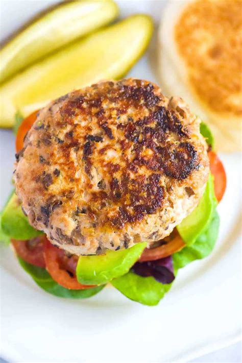 16 Best Turkey Burger Recipes [Healthy & Delicious Topping Ideas]