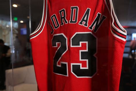 Michael Jordan's 'Last Dance' jersey sells for record $10.1 million | Inquirer Sports