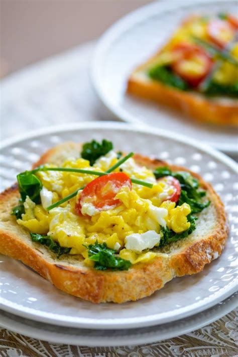 Scrambled Eggs with Goat Cheese and Kale Recipe | ChefDeHome.com