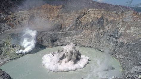 Phreatic eruption at Poás volcano breaching the Laguna Caliente crater... | Download Scientific ...