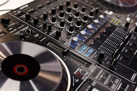 How To Choose DJ Equipment For Beginners - Home DJ Studio