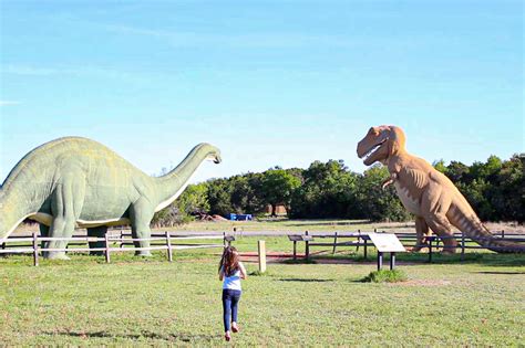 Fossil hunting at Dinosaur Valley State Park » Our Gold Road