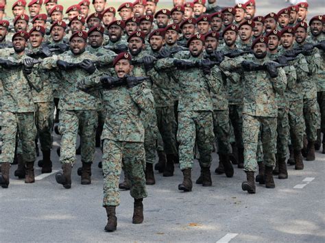 Sri Lanka to slash military by a third to cut costs | Military News ...