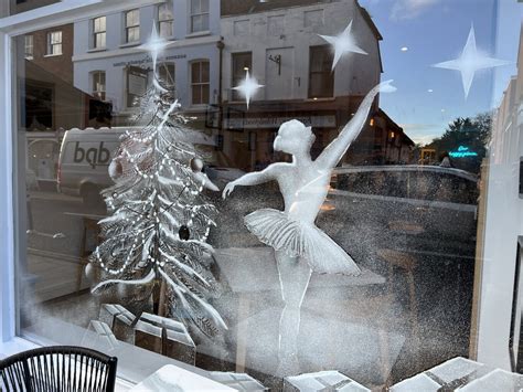 See the stunning snow scenes in Farnham’s shop windows - Farnham Town Council