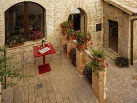 11 Best Hotels in Assisi, Italy