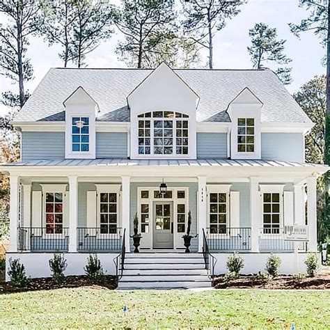 Love this blue farmhouse design for a home #farmhouse #modernfarmhouse #bluehouse … | Modern ...