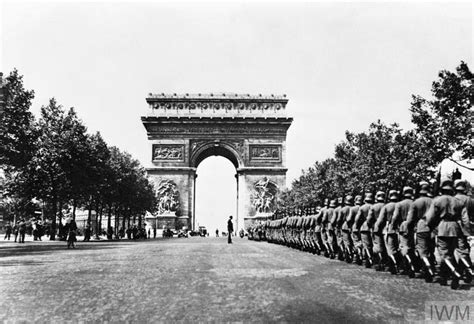 THE GERMAN ARMY ENTERS PARIS, JUNE 1940 | Imperial War Museums