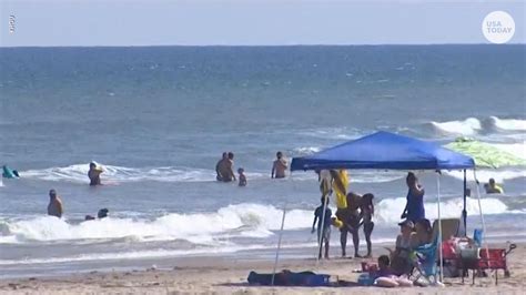 Unusually clear, blue water welcomed in Galveston