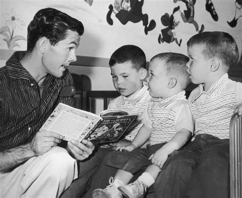 10 Charming Photos of Johnny Carson at Home with His Wife and Sons in ...