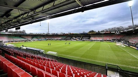 Almere City FC en N.E.C. testen met fans in stadion - ESPN