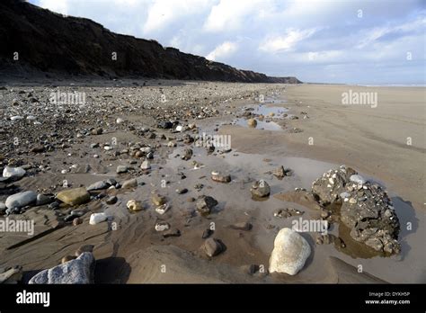 Coastal erosion at Mappleton, East Yorkshire, UK where the cliffs are Stock Photo: 68657394 - Alamy