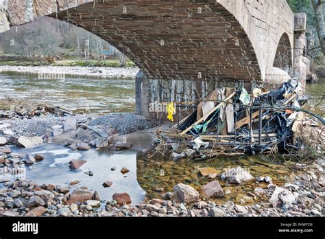 River dee bridge disaster hi-res stock photography and images - Alamy